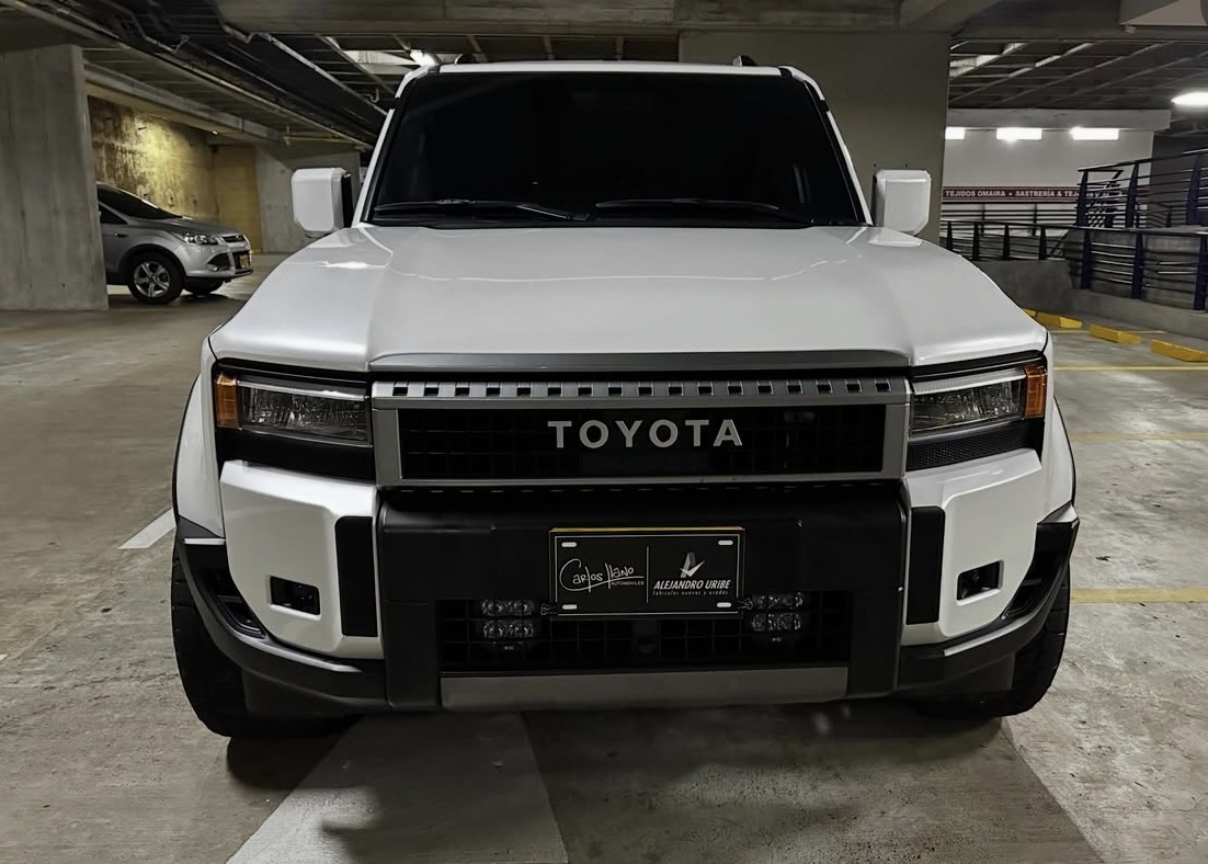 Fotografía frontal real de la Toyota Prado
